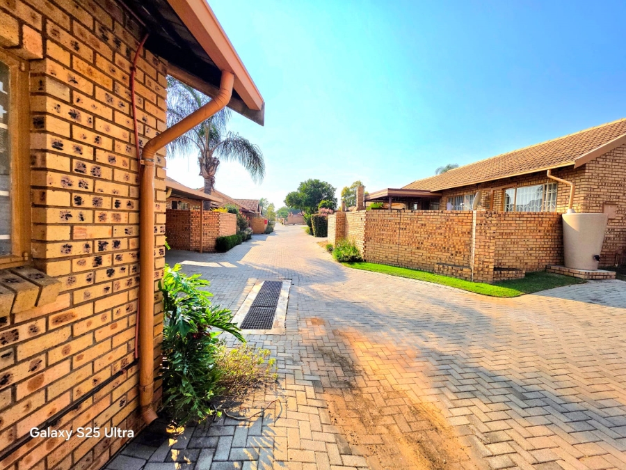 2 Bedroom Property for Sale in Magalieskruin Gauteng