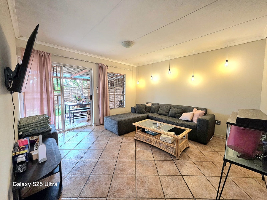 2 Bedroom Property for Sale in Magalieskruin Gauteng