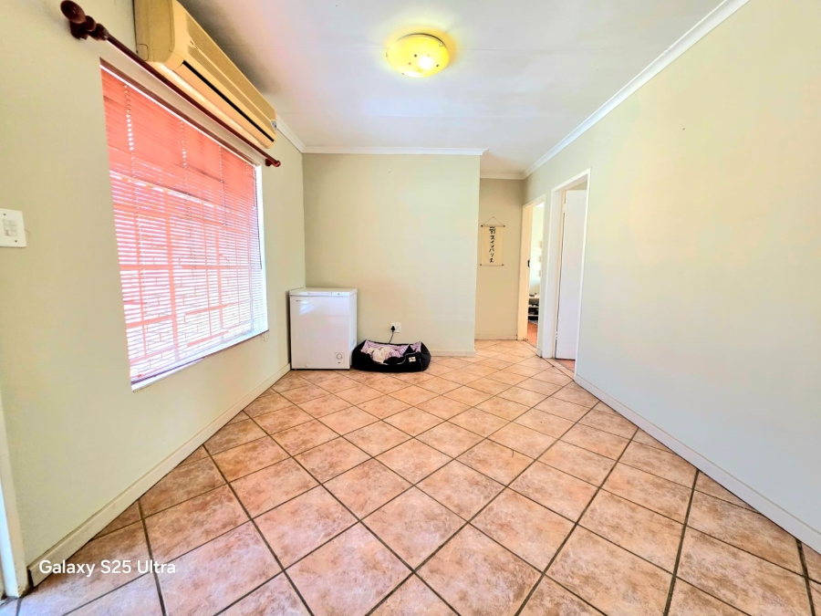 2 Bedroom Property for Sale in Magalieskruin Gauteng