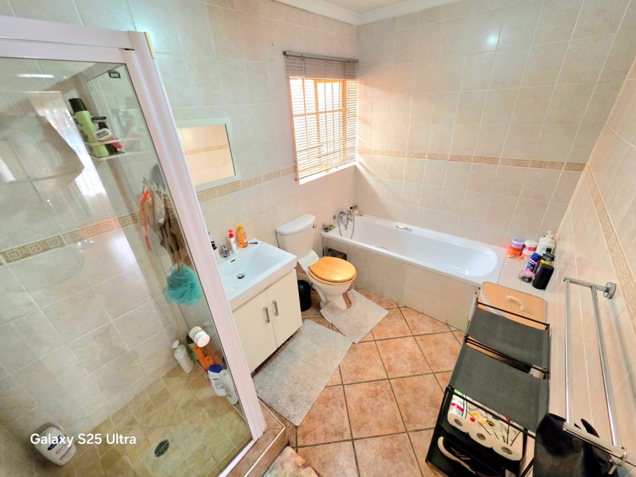2 Bedroom Property for Sale in Magalieskruin Gauteng