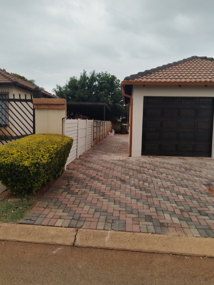 3 Bedroom Property for Sale in The Orchards Gauteng
