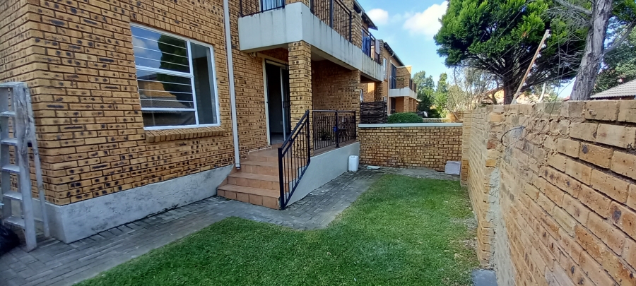 To Let 2 Bedroom Property for Rent in Ruimsig A H Gauteng