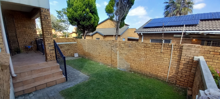 To Let 2 Bedroom Property for Rent in Ruimsig A H Gauteng
