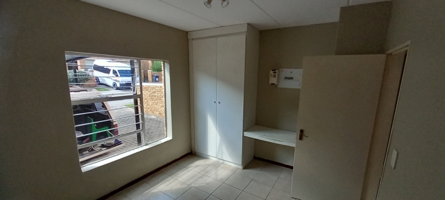 To Let 2 Bedroom Property for Rent in Ruimsig A H Gauteng
