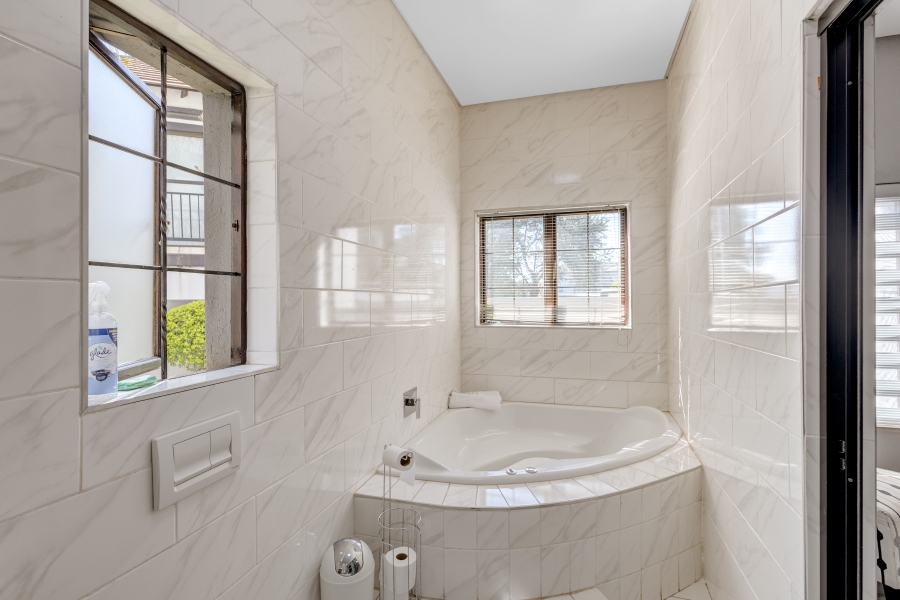 5 Bedroom Property for Sale in Valley View Estate Gauteng