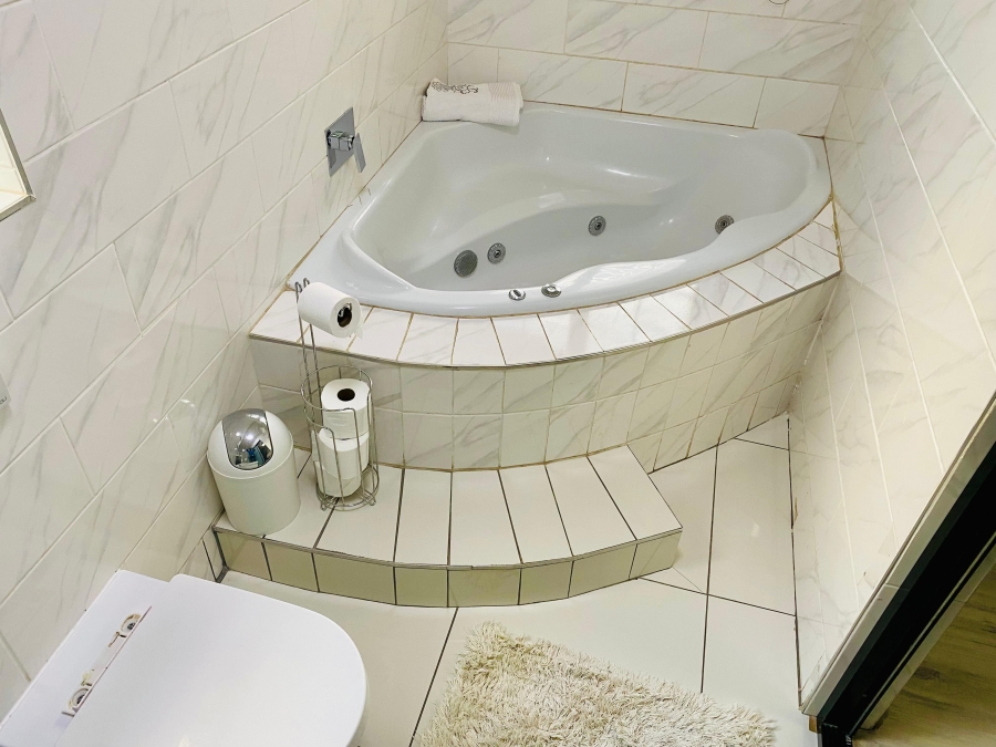 5 Bedroom Property for Sale in Valley View Estate Gauteng