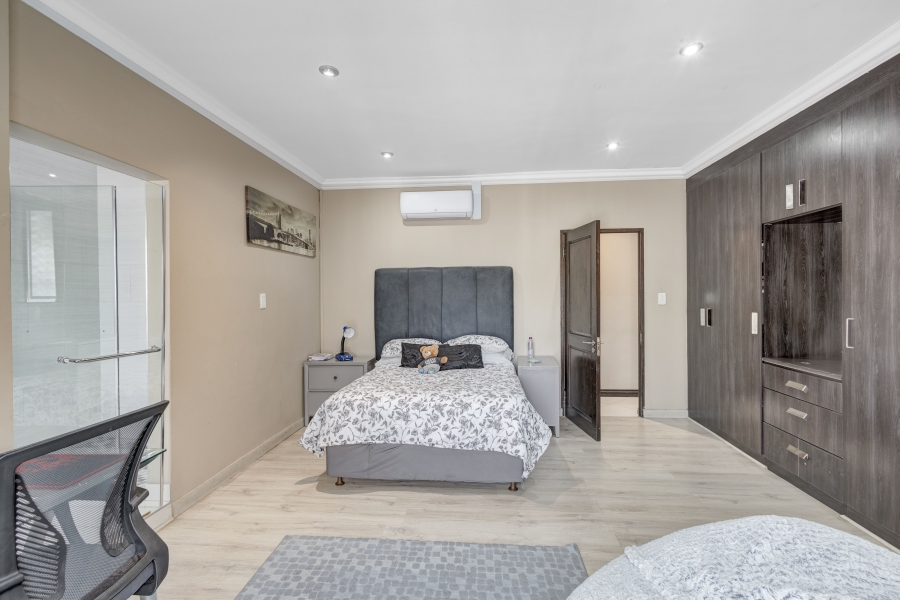 5 Bedroom Property for Sale in Valley View Estate Gauteng