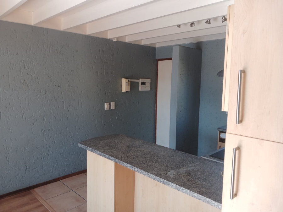 2 Bedroom Property for Sale in Lonehill Gauteng