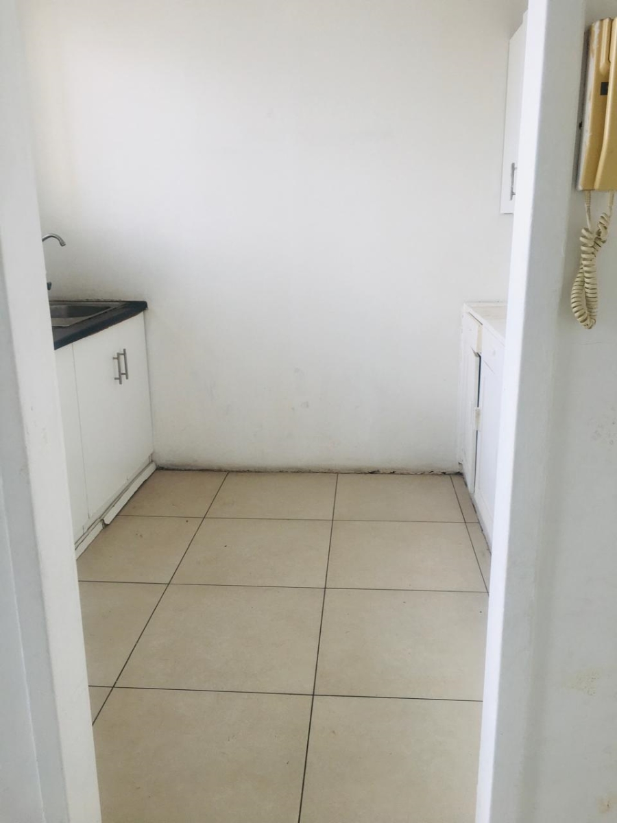 To Let 1 Bedroom Property for Rent in Norwood Gauteng
