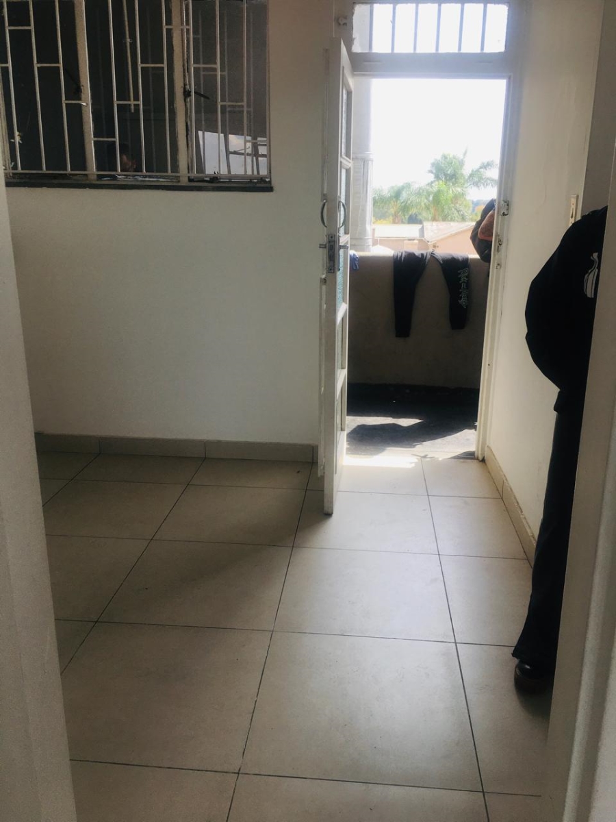 To Let 1 Bedroom Property for Rent in Norwood Gauteng