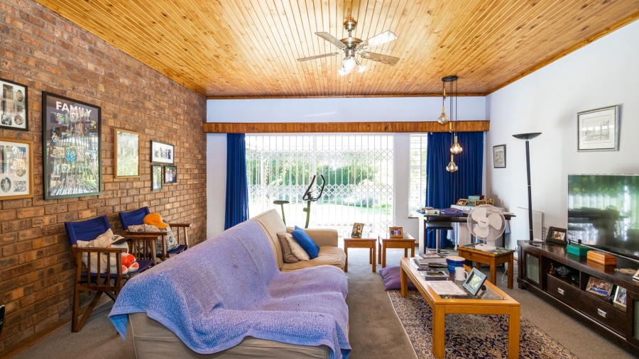 5 Bedroom Property for Sale in Irene Proper Security Estate Gauteng