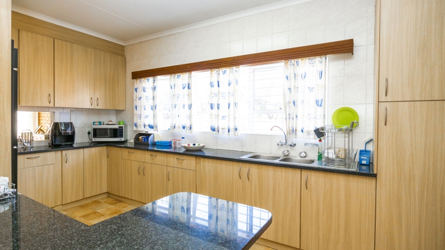 5 Bedroom Property for Sale in Irene Proper Security Estate Gauteng