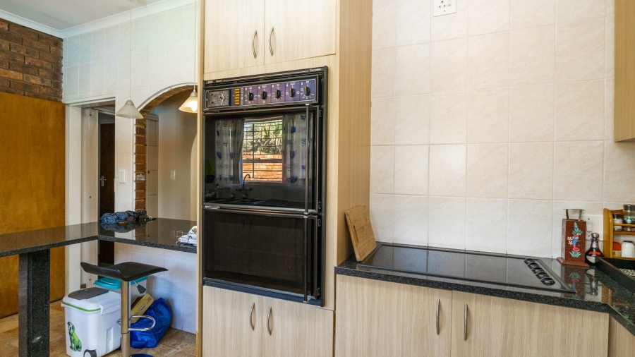 5 Bedroom Property for Sale in Irene Proper Security Estate Gauteng