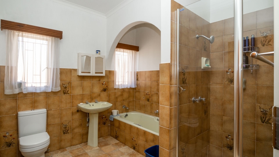 5 Bedroom Property for Sale in Irene Proper Security Estate Gauteng