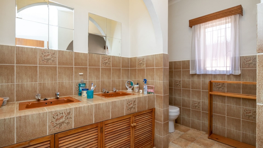 5 Bedroom Property for Sale in Irene Proper Security Estate Gauteng
