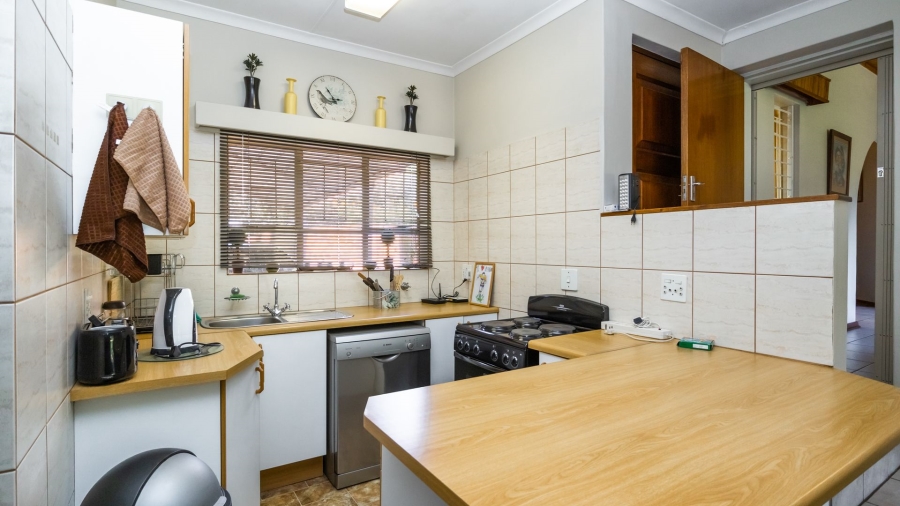 5 Bedroom Property for Sale in Irene Proper Security Estate Gauteng