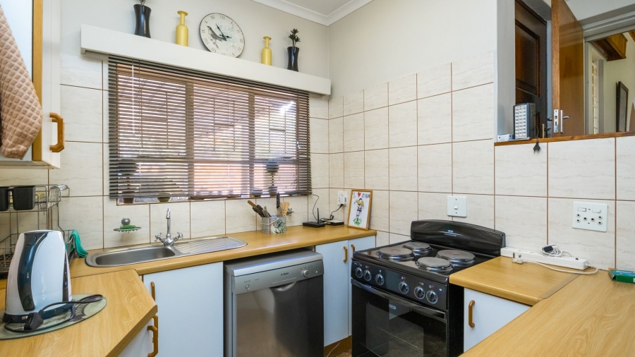 5 Bedroom Property for Sale in Irene Proper Security Estate Gauteng