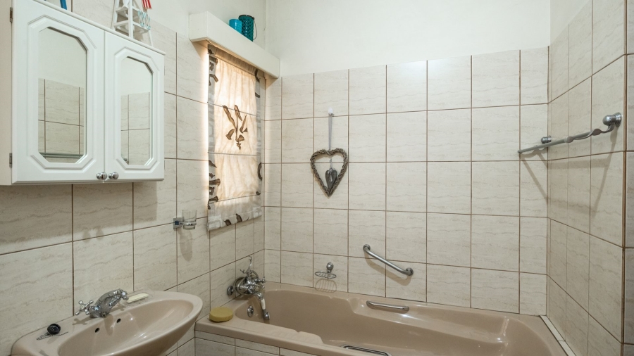 5 Bedroom Property for Sale in Irene Proper Security Estate Gauteng