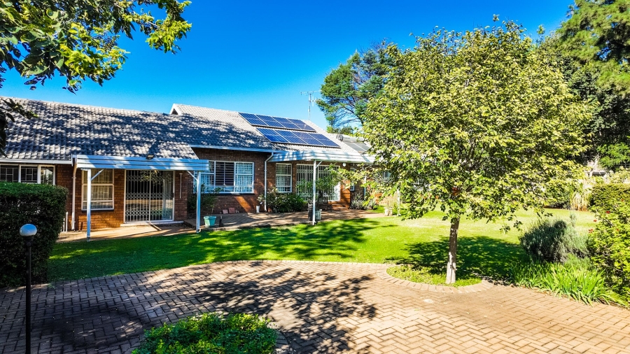 5 Bedroom Property for Sale in Irene Proper Security Estate Gauteng