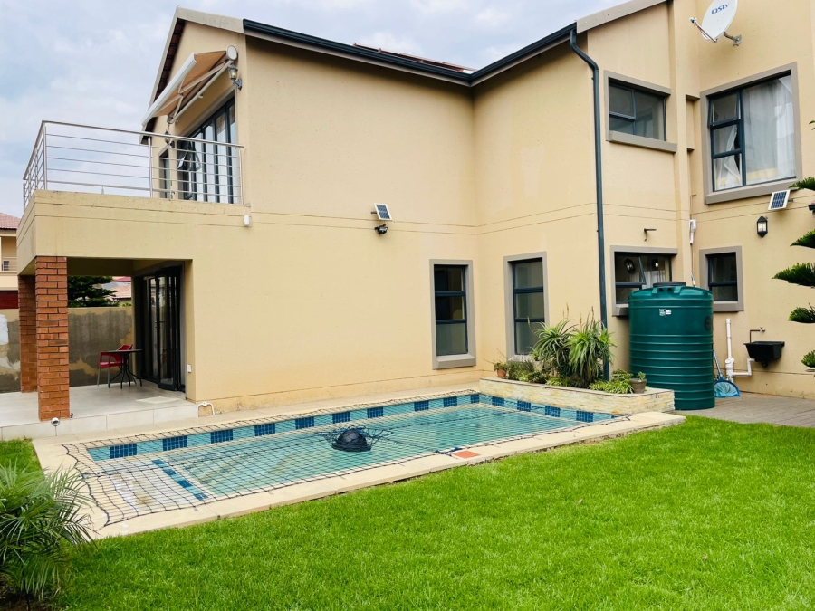 4 Bedroom Property for Sale in Wildtuinpark Gauteng