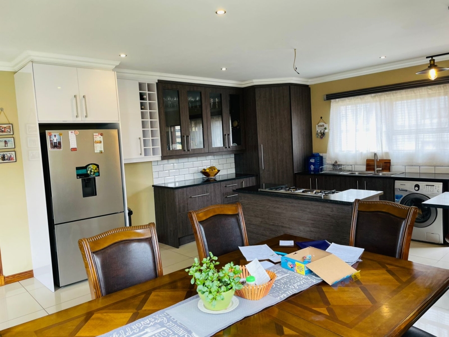4 Bedroom Property for Sale in Wildtuinpark Gauteng