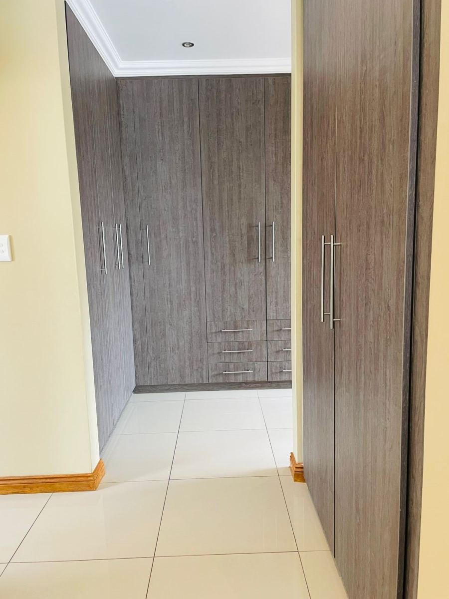 4 Bedroom Property for Sale in Wildtuinpark Gauteng