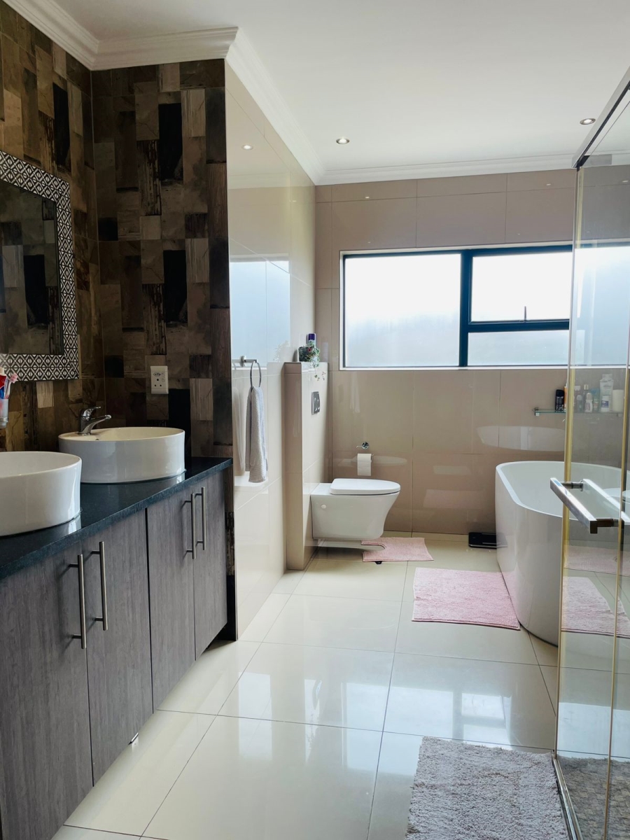 4 Bedroom Property for Sale in Wildtuinpark Gauteng