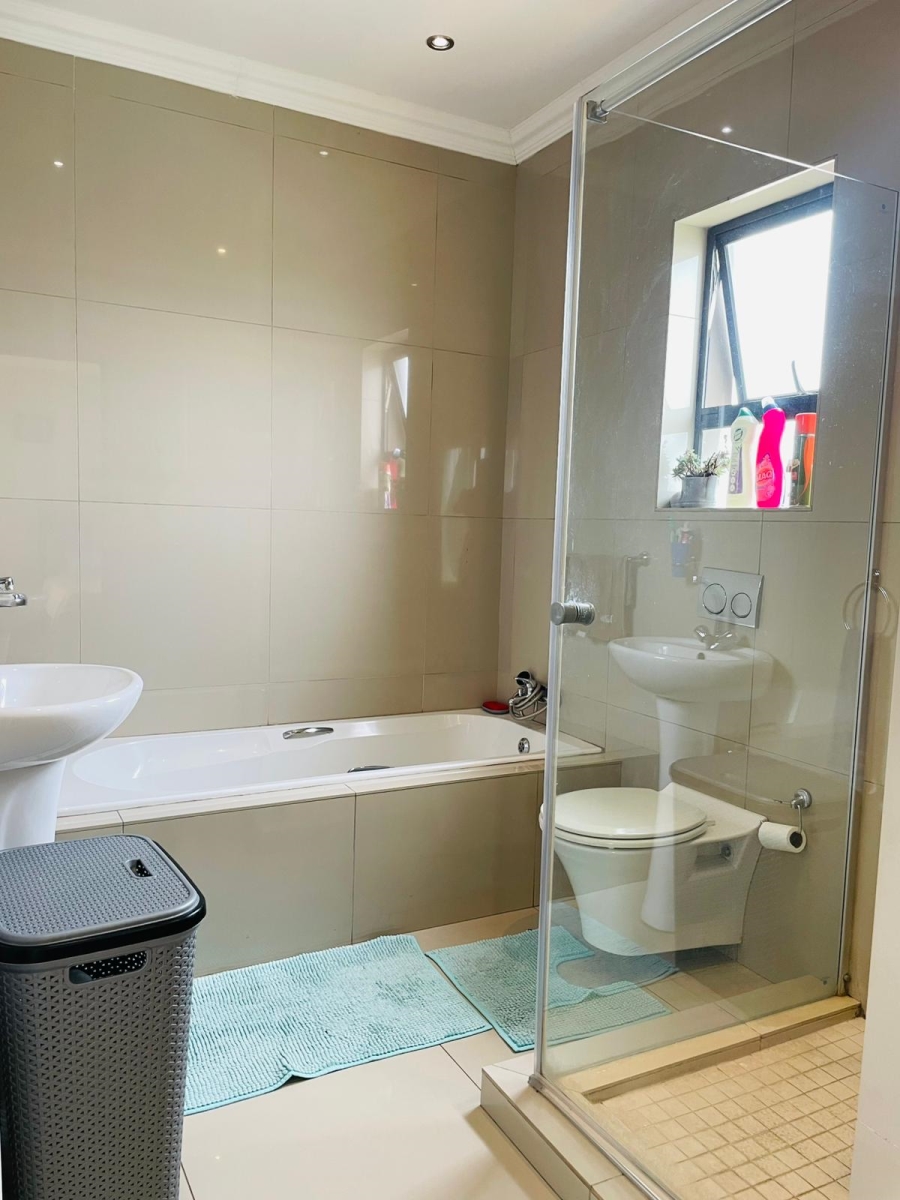 4 Bedroom Property for Sale in Wildtuinpark Gauteng