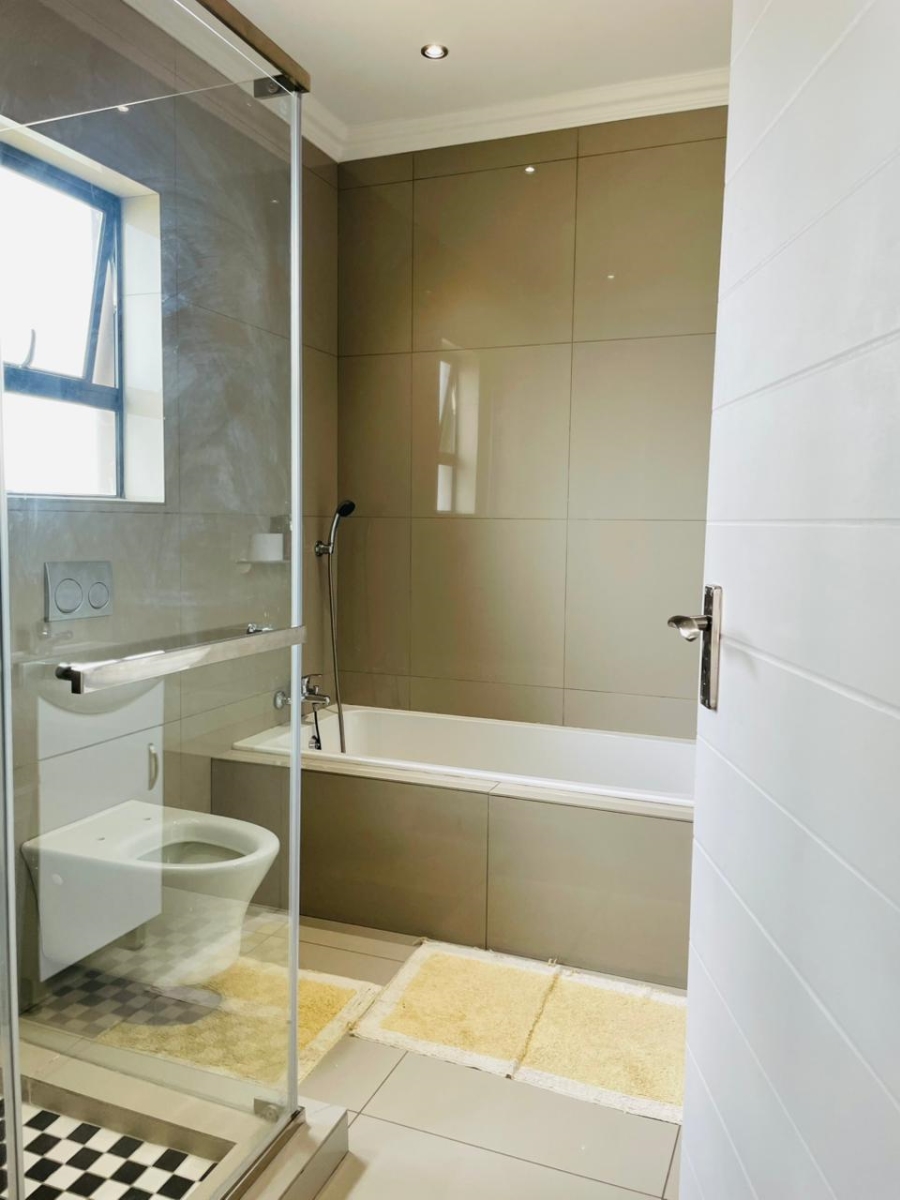 4 Bedroom Property for Sale in Wildtuinpark Gauteng