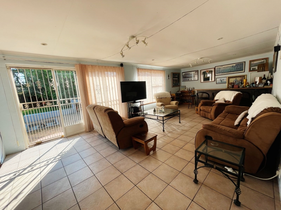 4 Bedroom Property for Sale in Breaunanda Gauteng