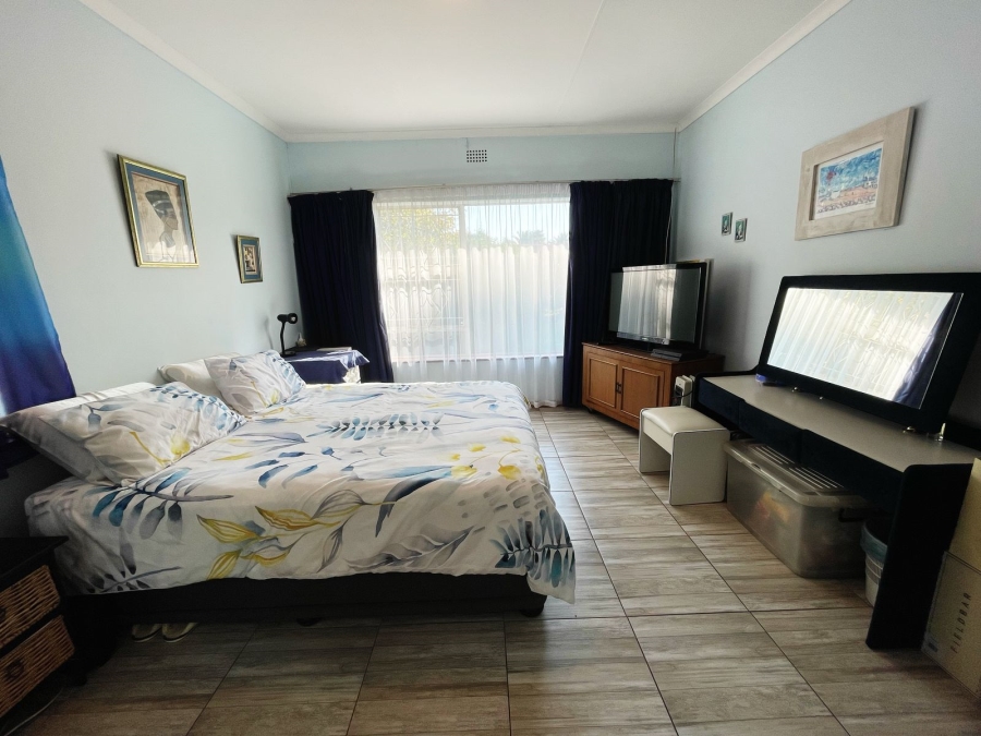 4 Bedroom Property for Sale in Breaunanda Gauteng