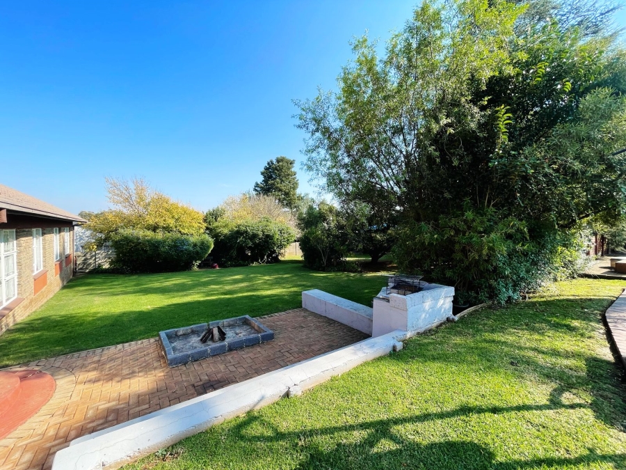 4 Bedroom Property for Sale in Breaunanda Gauteng