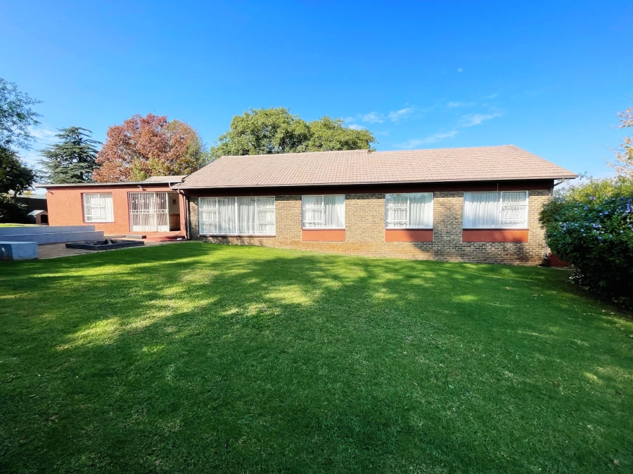 4 Bedroom Property for Sale in Breaunanda Gauteng