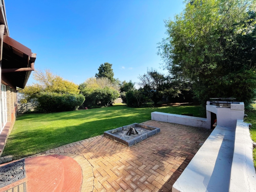 4 Bedroom Property for Sale in Breaunanda Gauteng