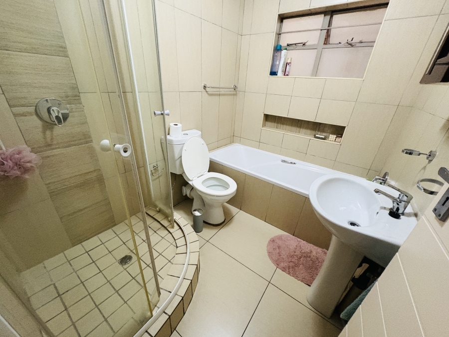 2 Bedroom Property for Sale in Pretoria North Gauteng