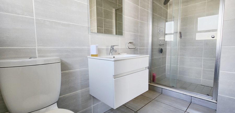 1 Bedroom Property for Sale in Waterfall Gauteng