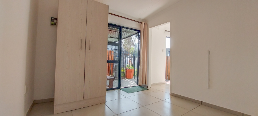 To Let 1 Bedroom Property for Rent in Franklin Roosevelt Park Gauteng