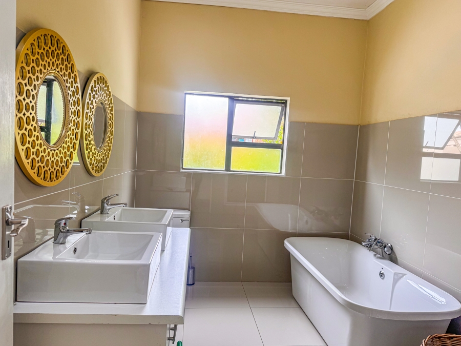 4 Bedroom Property for Sale in Willow Acres Gauteng