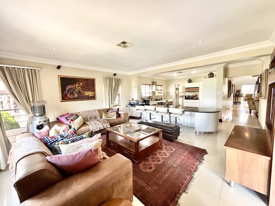 6 Bedroom Property for Sale in Blue Valley Golf Estate Gauteng