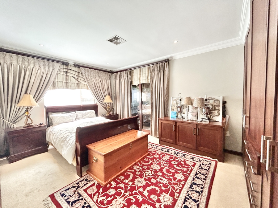 6 Bedroom Property for Sale in Blue Valley Golf Estate Gauteng
