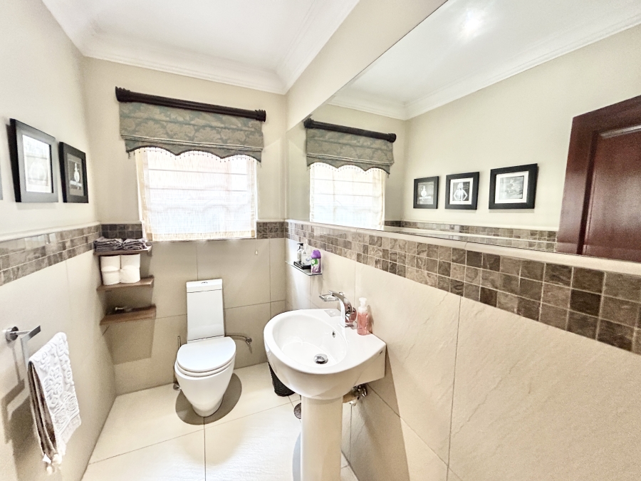 6 Bedroom Property for Sale in Blue Valley Golf Estate Gauteng