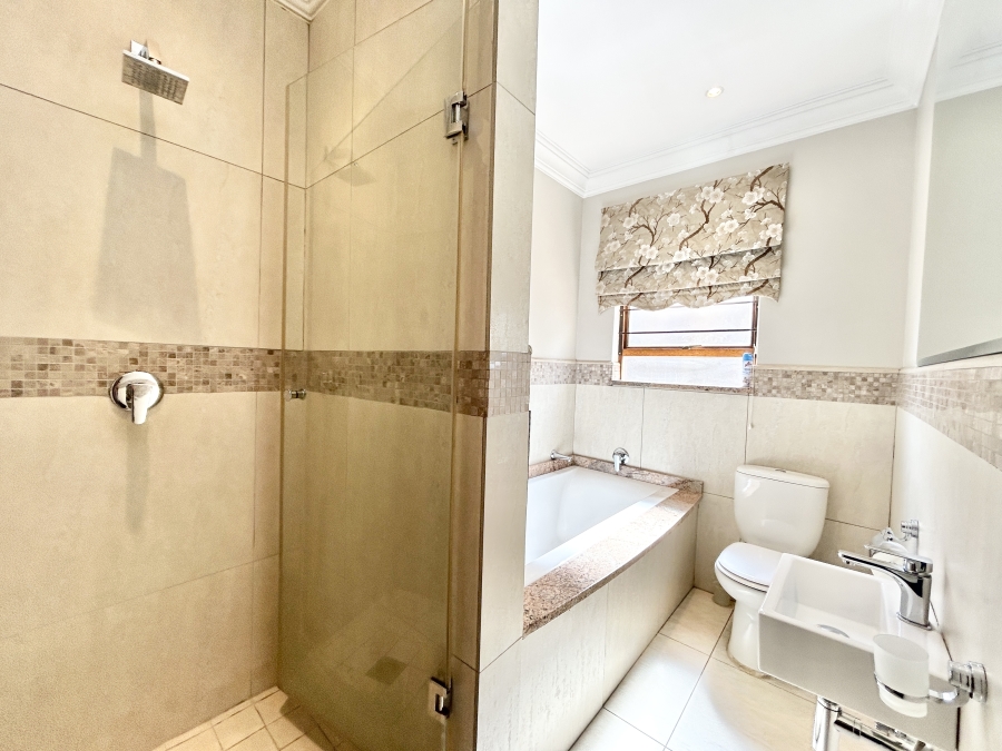 6 Bedroom Property for Sale in Blue Valley Golf Estate Gauteng