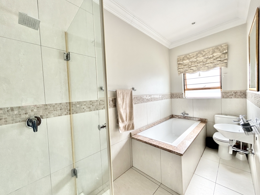 6 Bedroom Property for Sale in Blue Valley Golf Estate Gauteng