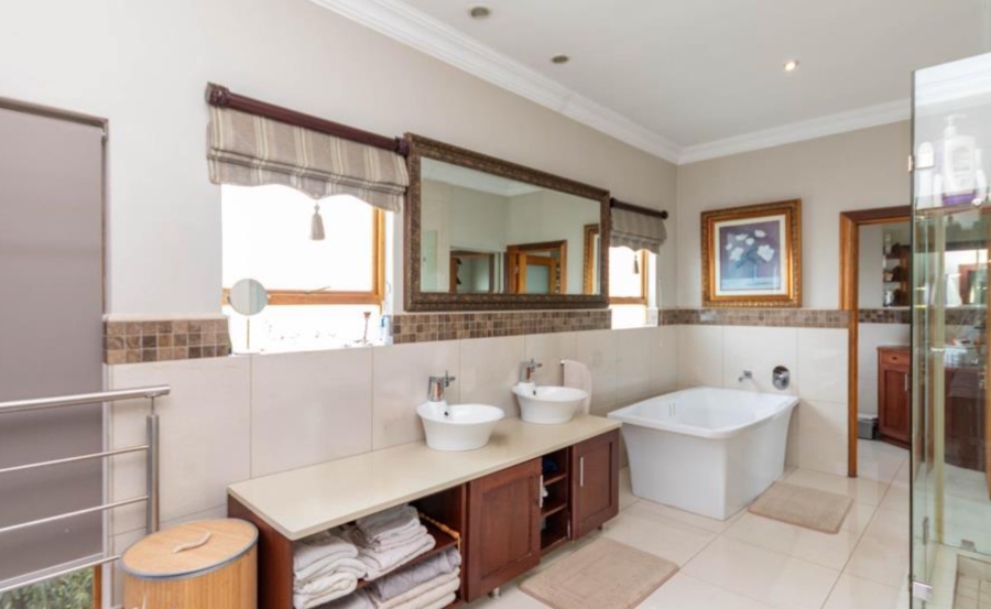 6 Bedroom Property for Sale in Blue Valley Golf Estate Gauteng