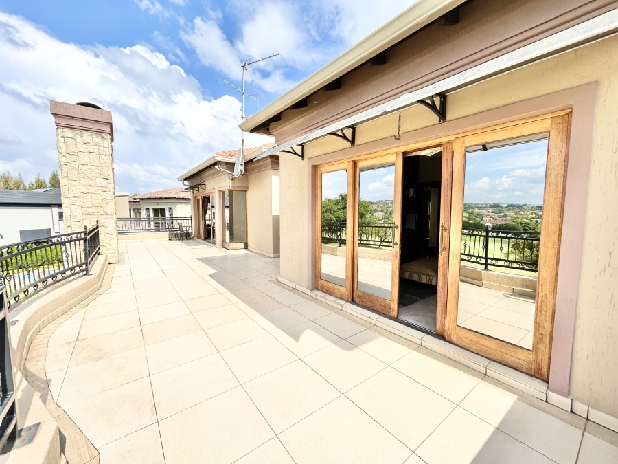 6 Bedroom Property for Sale in Blue Valley Golf Estate Gauteng