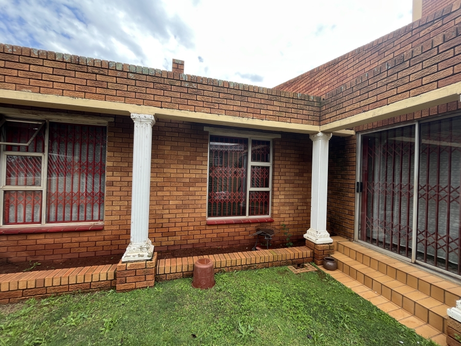 3 Bedroom Property for Sale in Lenasia South Gauteng