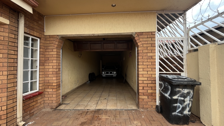 3 Bedroom Property for Sale in Lenasia South Gauteng