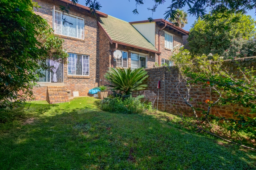 2 Bedroom Property for Sale in Noordwyk Gauteng