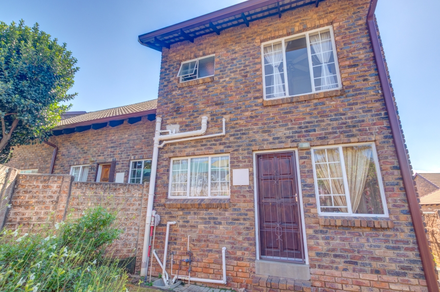 2 Bedroom Property for Sale in Noordwyk Gauteng