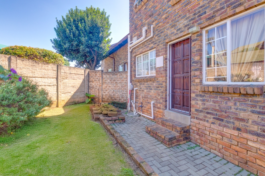2 Bedroom Property for Sale in Noordwyk Gauteng